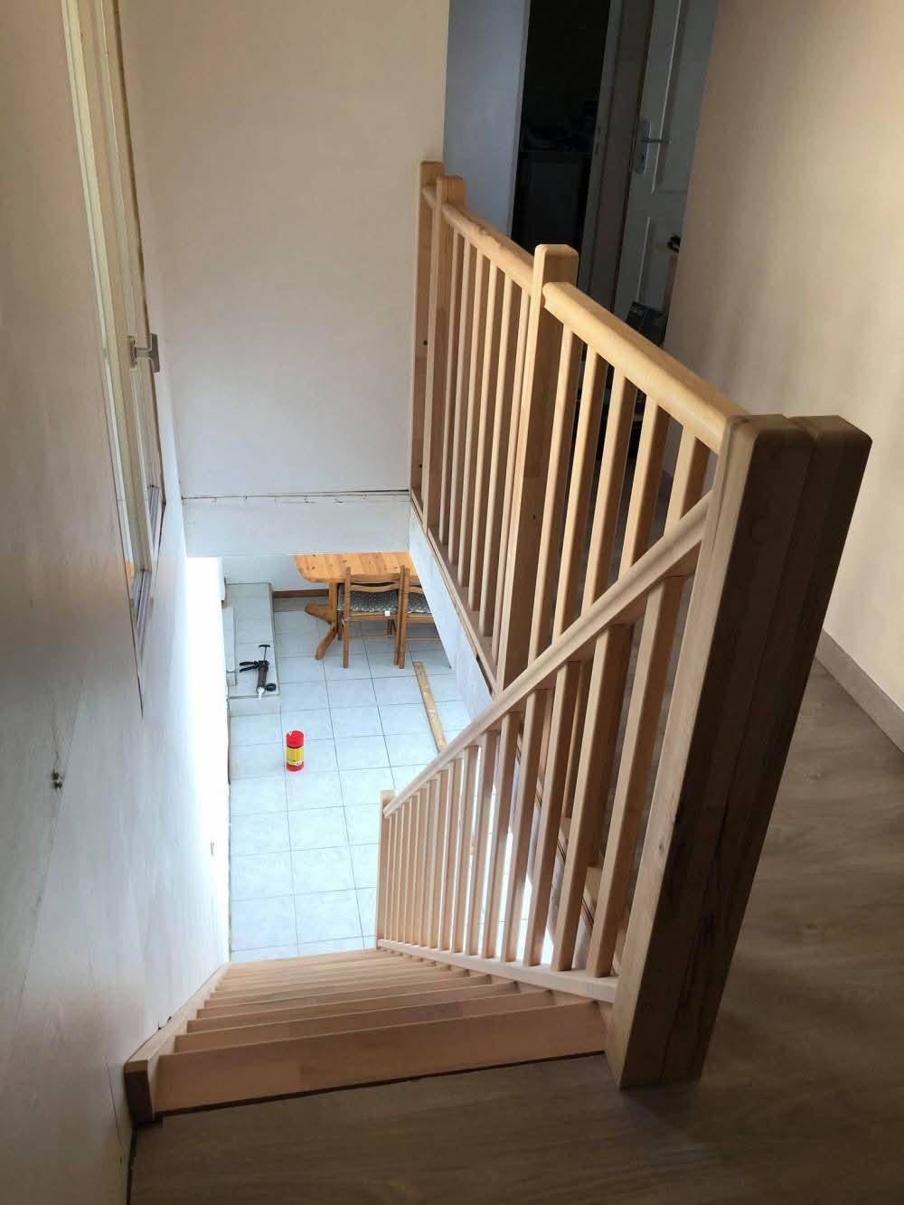 Pose d’un escalier droit sur la commune Château Guibert