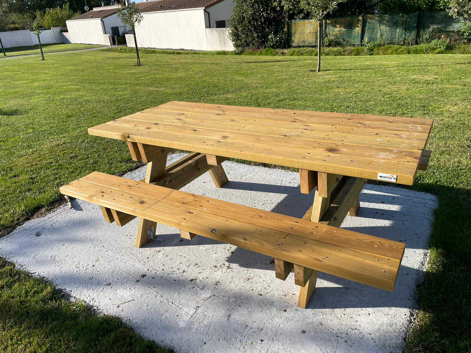 Création d’une table de pique nique pour la commune de Fougeré